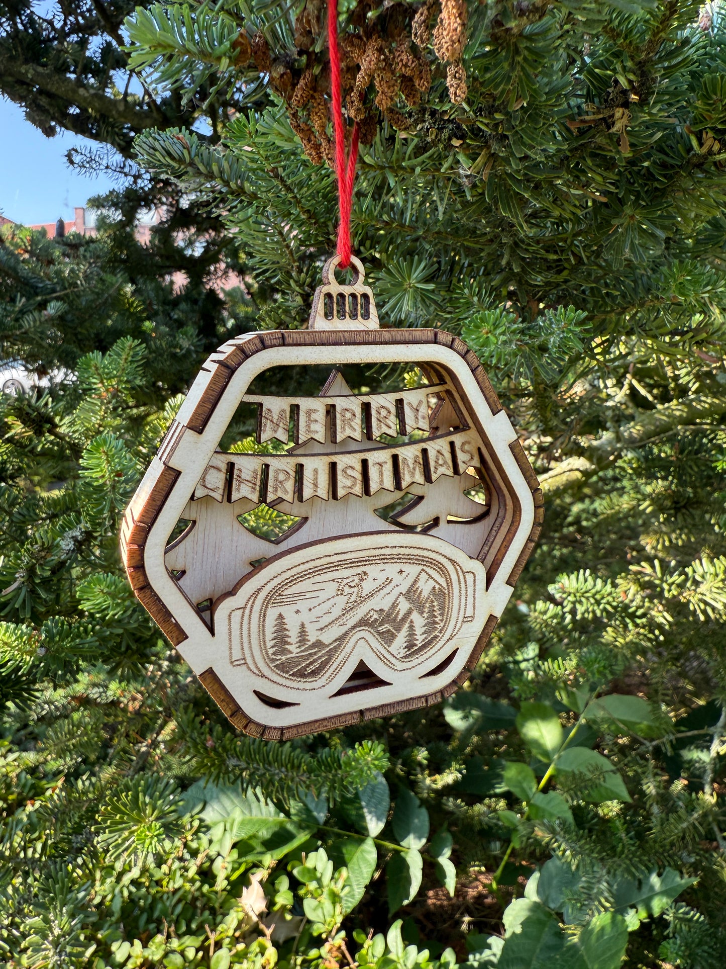 BT by Sonia 3D-Weihnachtskugel aus Holz Skifahren