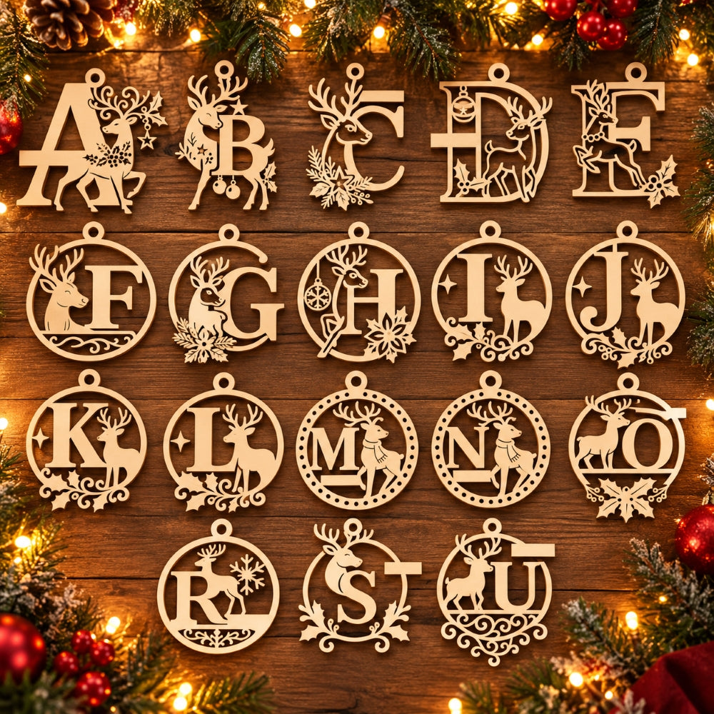 Hölzerne Weihnachtskugel mit personalisiertem Buchstaben und Namen