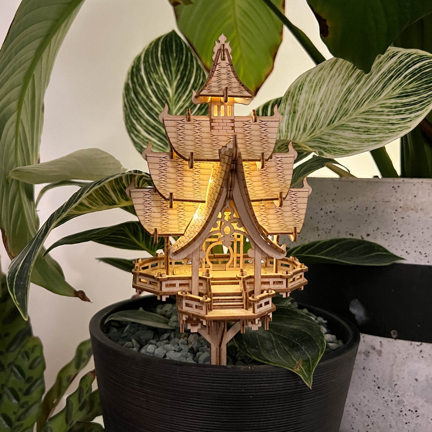 Winziges Baumhaus Tempel der Freude