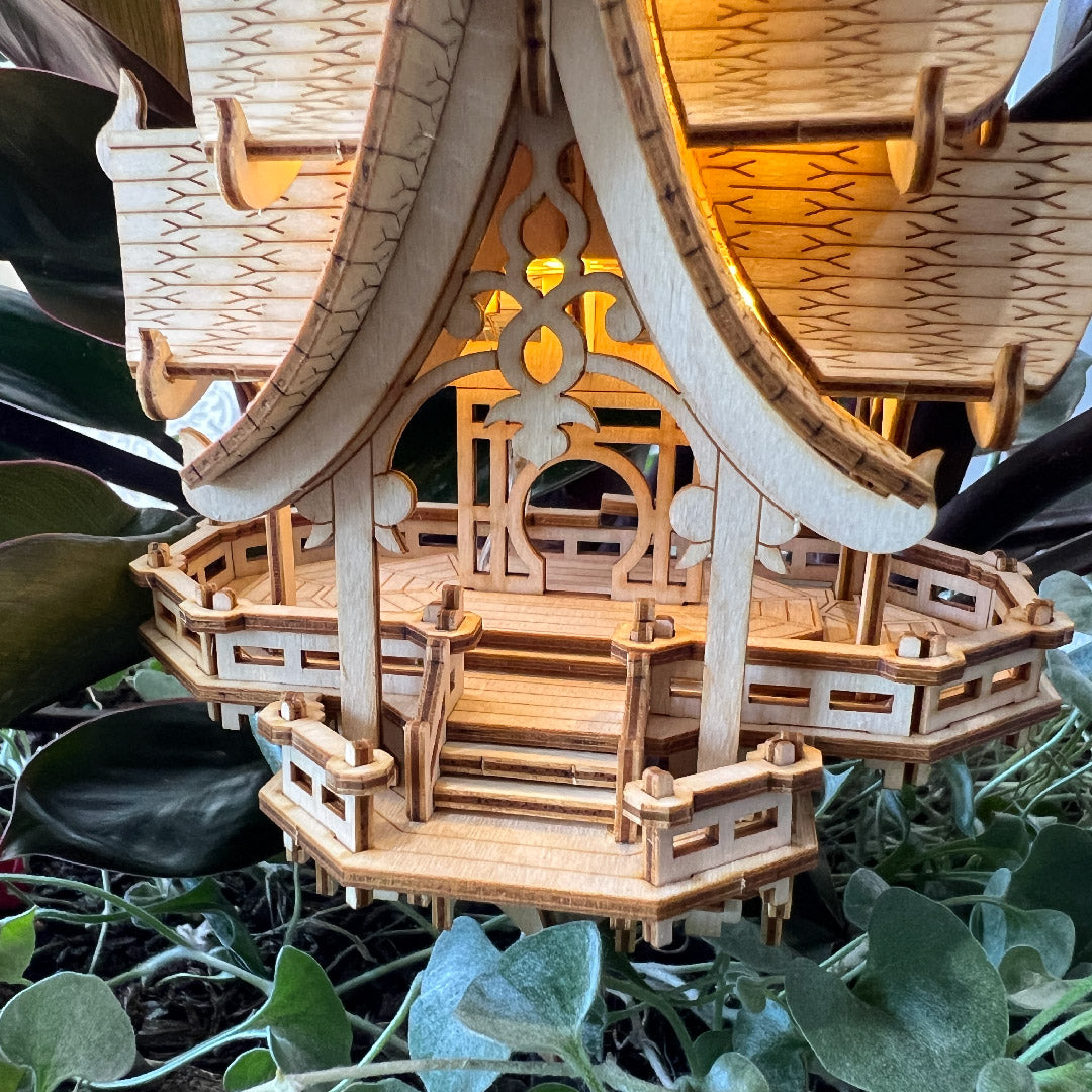 Winziges Baumhaus Tempel der Freude